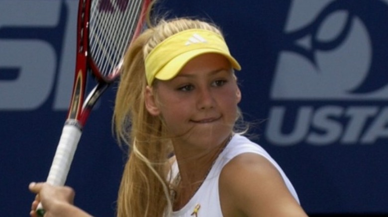 Anna Kournikova playing