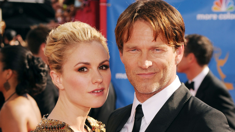 Anna Paquin and Stephen Moyer posing