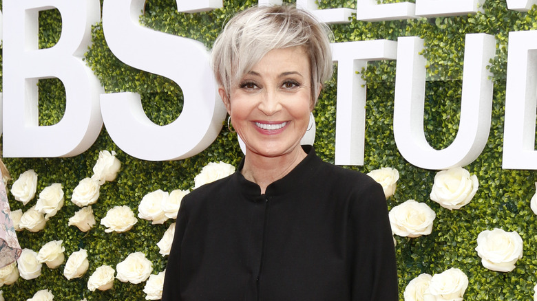 Annie Potts smiling