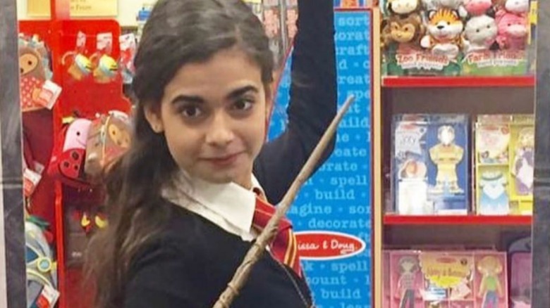 Aria Mia Loberti at a Harry Potter event