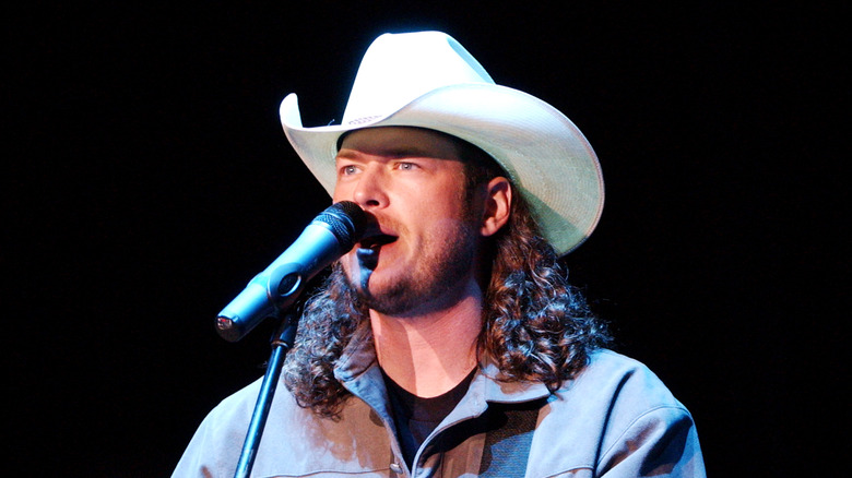 Blake Shelton performing a song