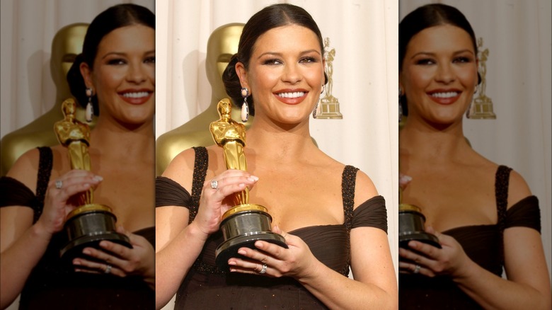 Catherine Zeta-Jones with her Oscar