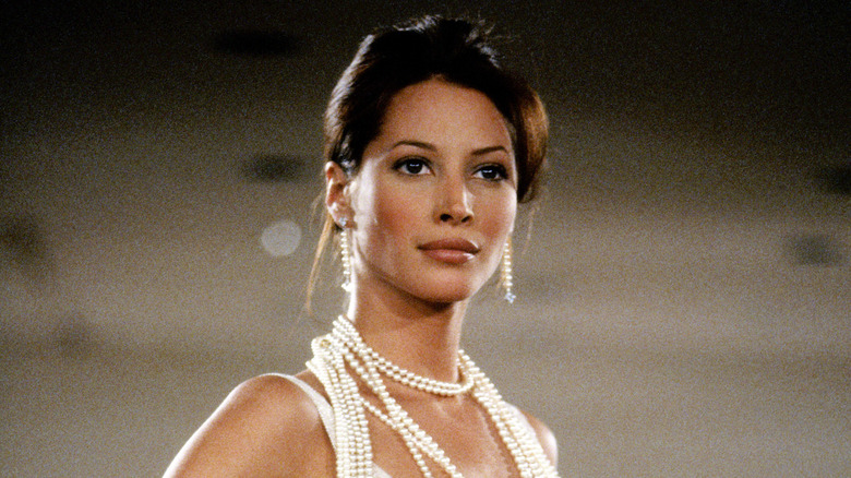 Christy Turlington wearing pearl necklace, posing