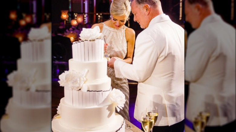 Dorit and Paul Kemsley cutting wedding cake