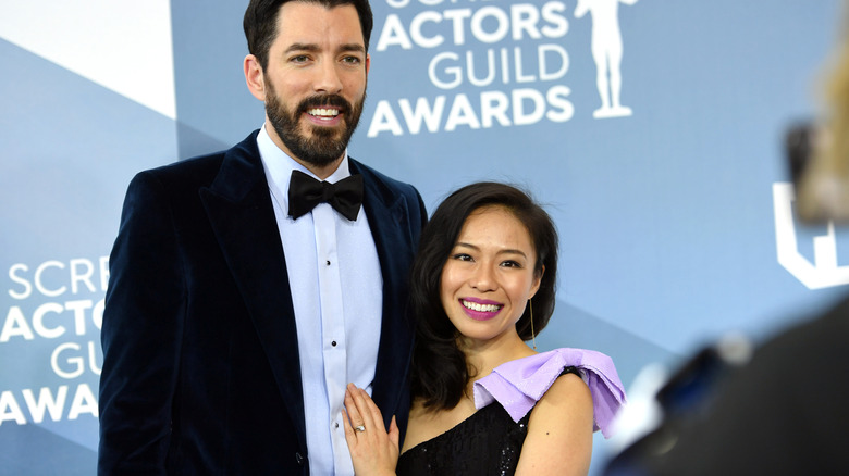 Drew Scott and Linda Phan posing together