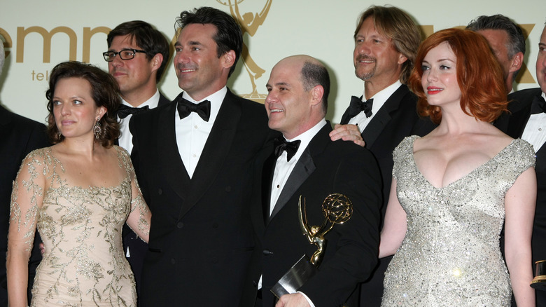 Elisabeth Moss, Jon Hamm, Matthew Weiner, Christina Hendricks pose on the red carpet together as the cast of Mad Men