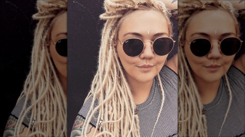 Elle King with dreadlocks and bindi, in a selfie