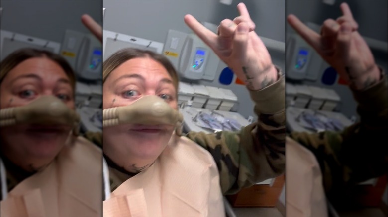 Elle King taking a hospital selfie