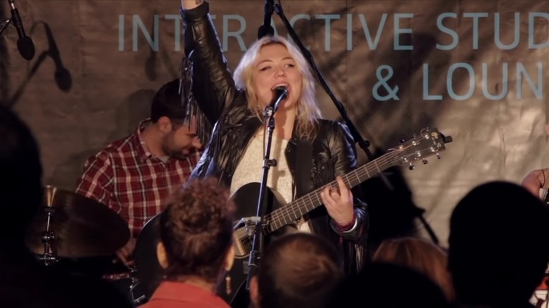 Elle King performing at bar