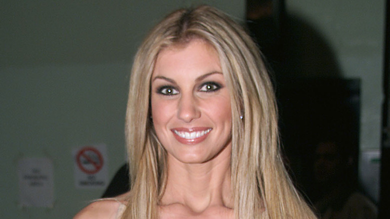 Faith Hill posing, smiling