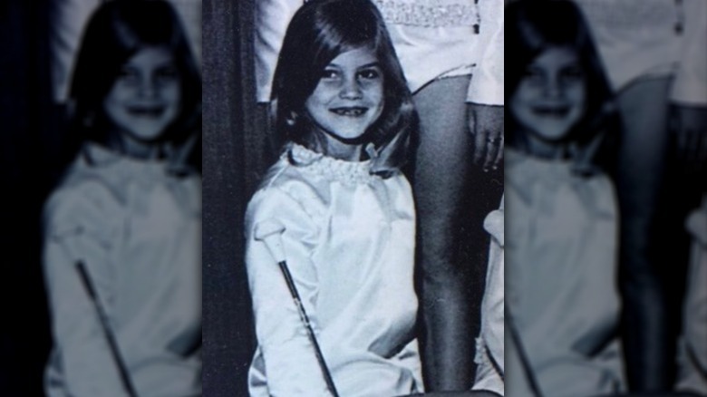 Young Faith Hill smiling