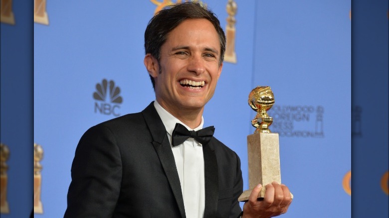 Gael García Bernal holding Golden Globe