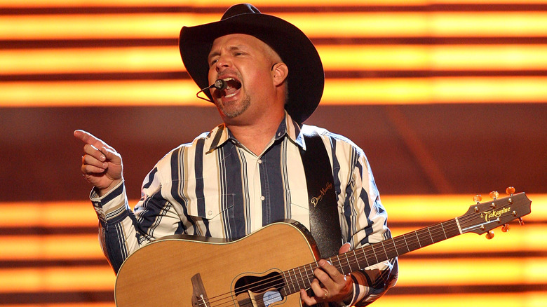 Country singer Garth Brooks performs