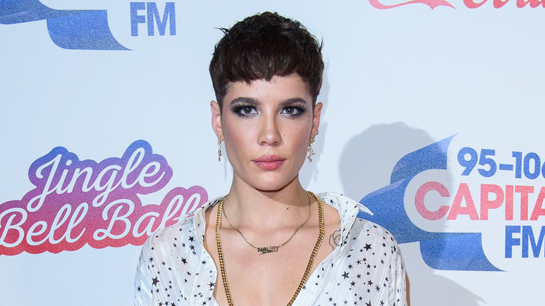 Halsey at a Christmas event in 2018