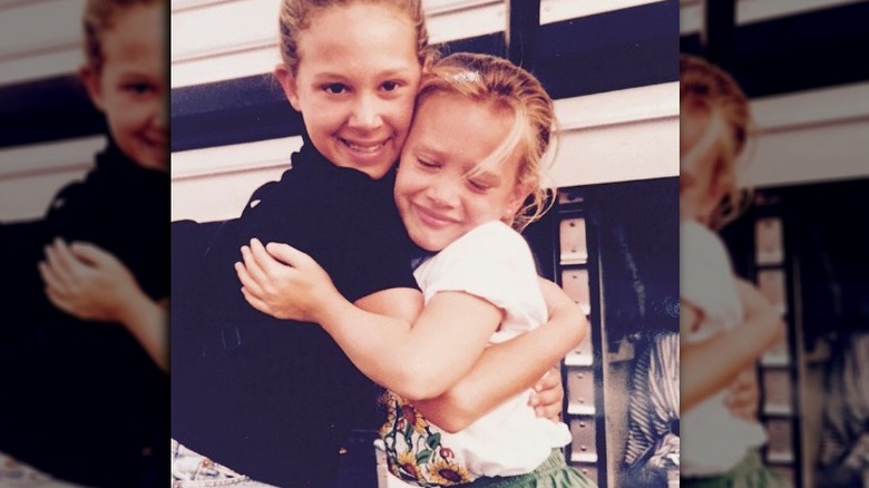 young Hilary Duff with sister Haylie Duff