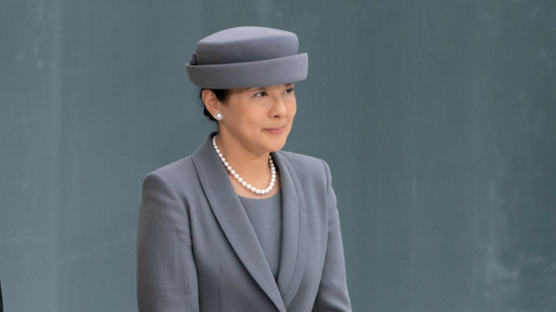 Empress Masako standing