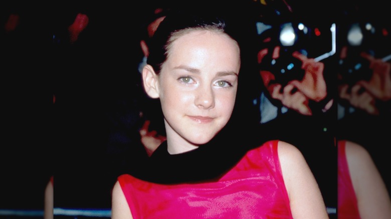 Teen Jena Malone on red carpet