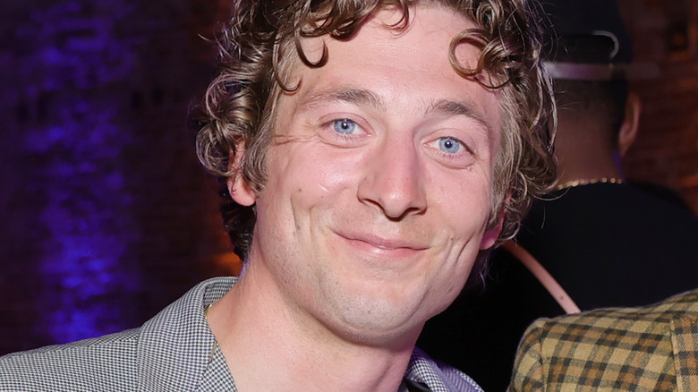 Jeremy Allen White smiling