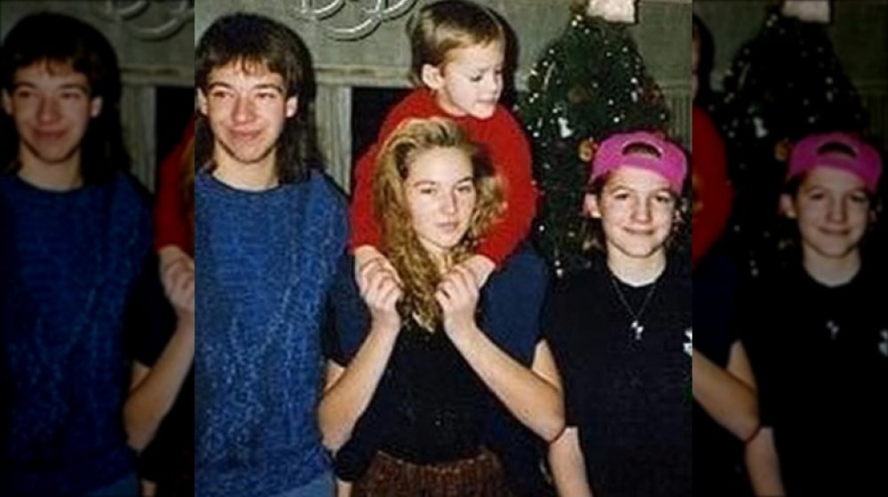 Jewel as a young girl with her siblings at Christmas