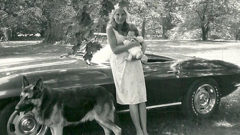Jill Biden posing with her daughter Ashley
