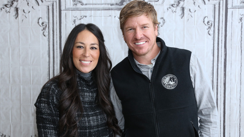 Joanna and Chip Gaines posing