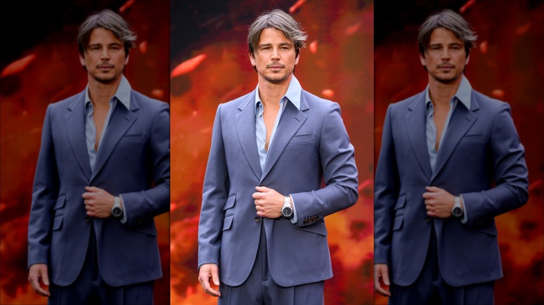 Josh Hartnett posing at an Oppenheimer premiere