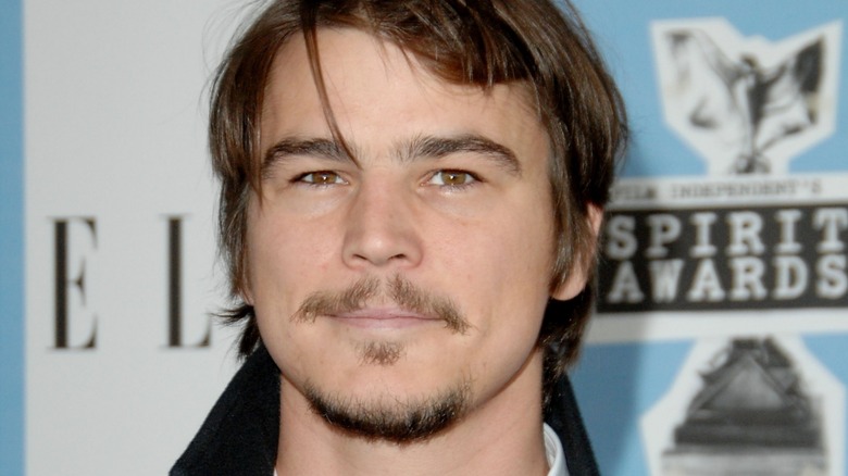 Josh Hartnett sporting wispy facial hair