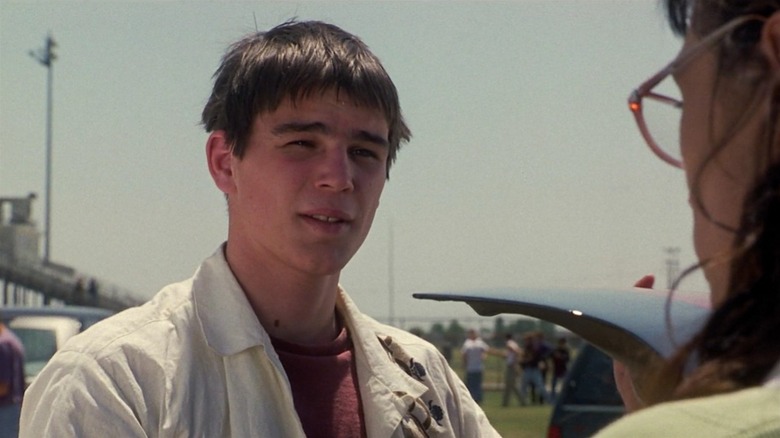 Josh Hartnett sporting bad haircut in The Faculty