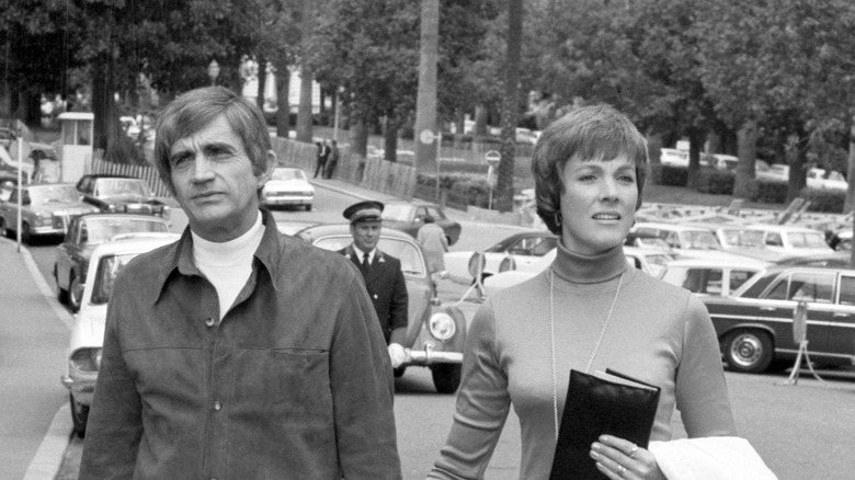 Julie Andrews walking with Blake Edwards