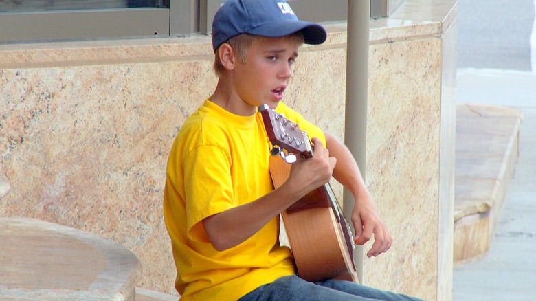 justin bieber busking as a child