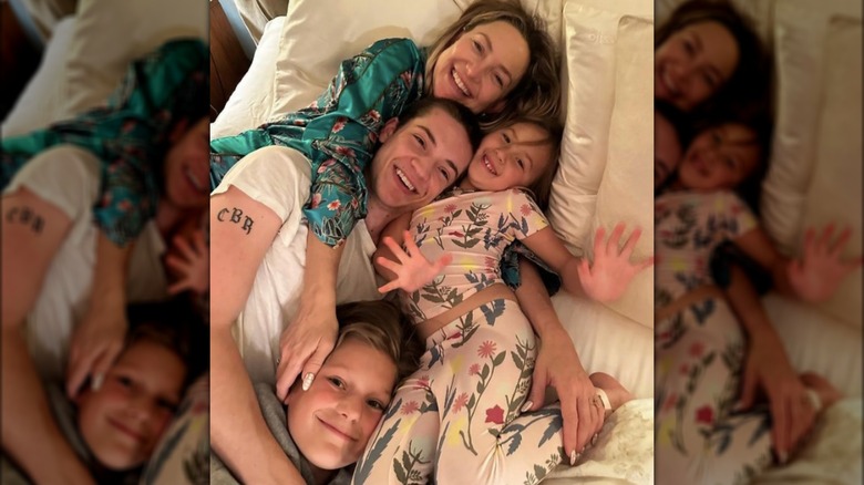 Ryder Robinson with siblings and Kate Hudson