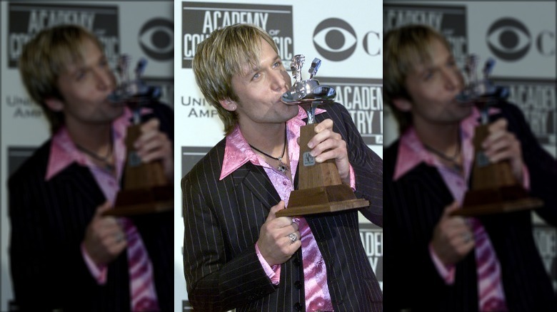 Keith Urban with 2001 ACM award