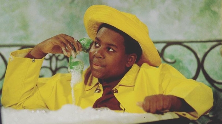 Kenan Thompson in a bathtub