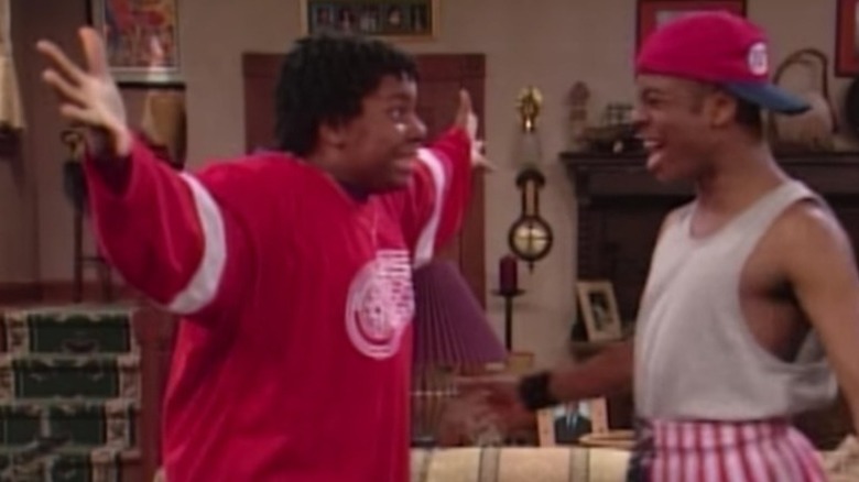 Kenan and Kel on set