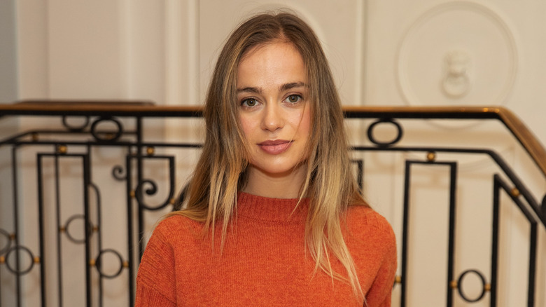 Amelia Windsor orange sweater