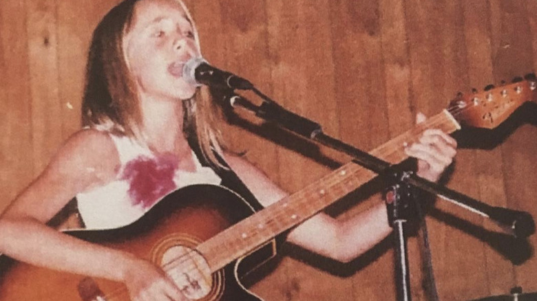 Lainey Wilson performing as a child