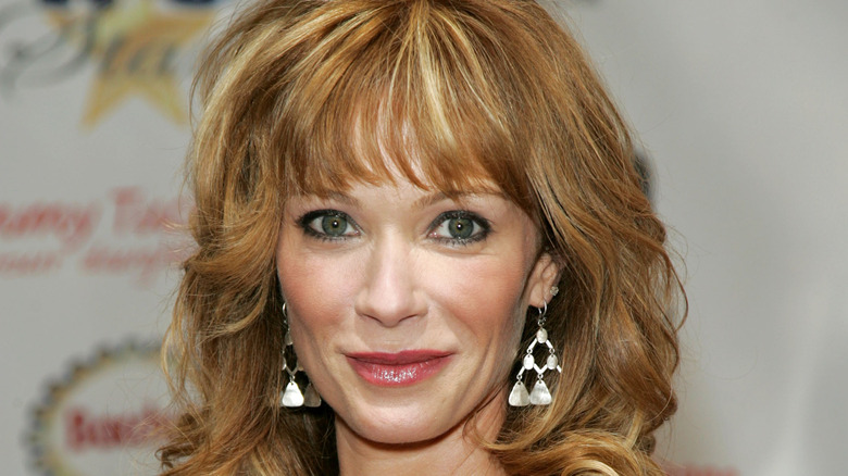 Lauren Holly amiling at an event