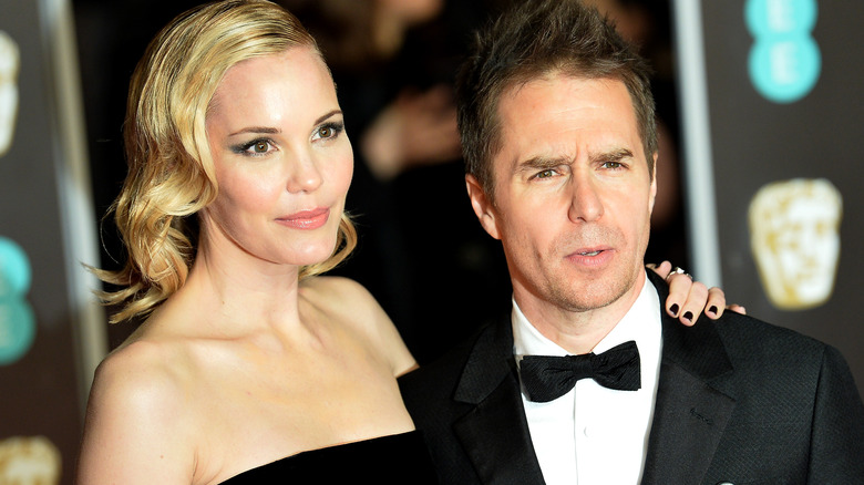 Leslie Bibb and Sam Rockwell posing on the red carpet