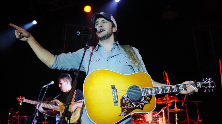 Luke Bryan performing