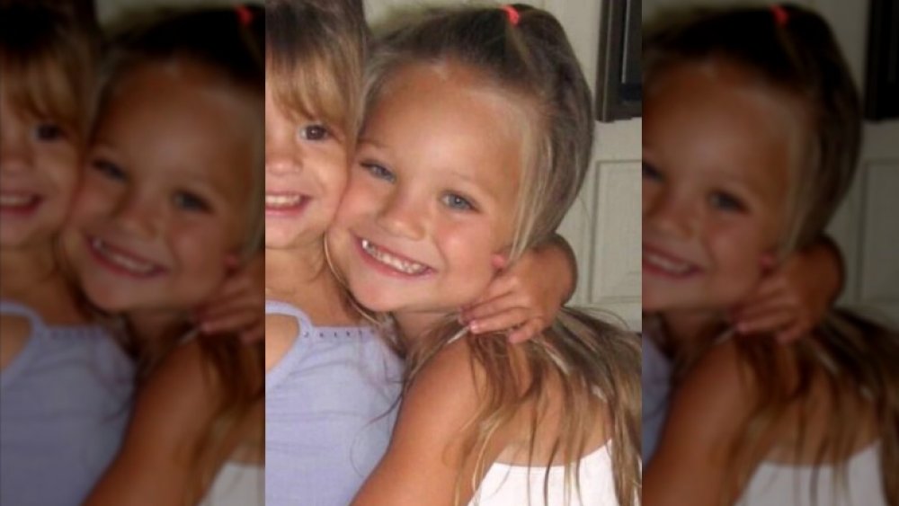 young Maddie Ziegler with her sister