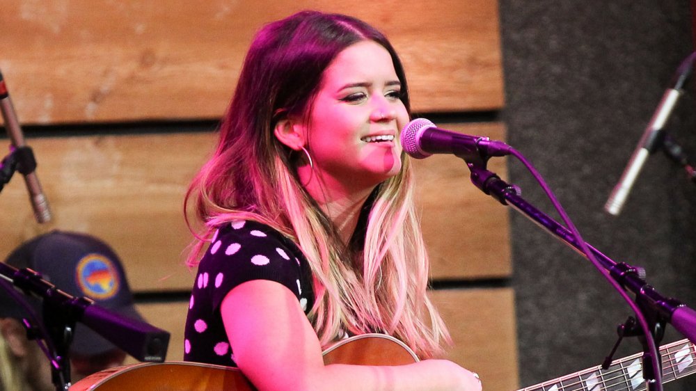 Maren Morris playing guitar in 2015