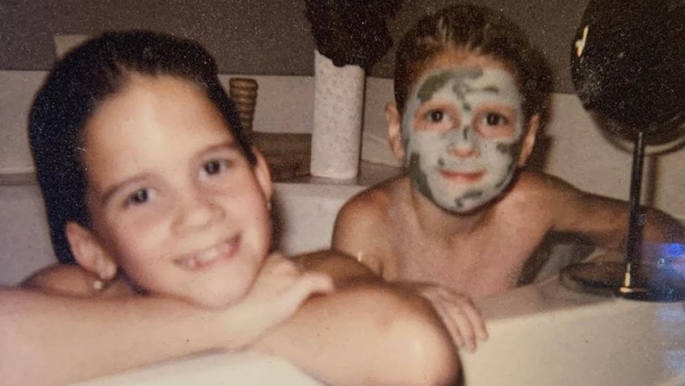 Maren Morris and her sister in a bathtub as children