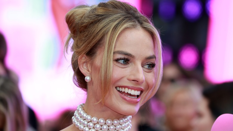 Margot Robbie updo wearing pearl necklace