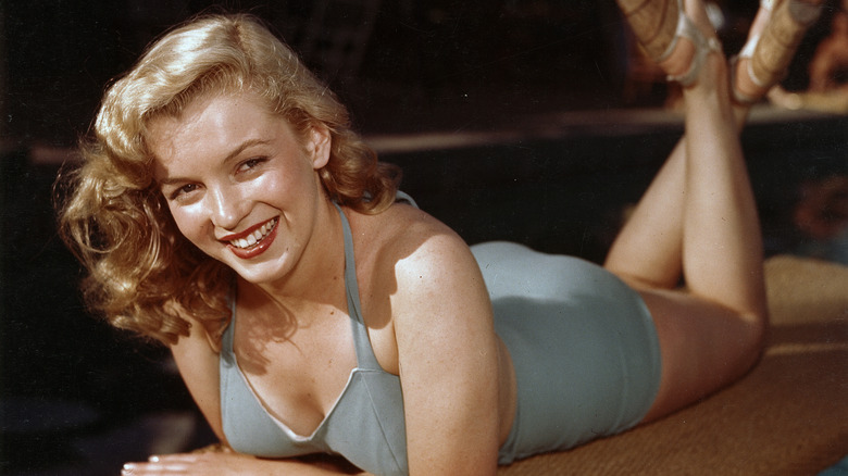 Marilyn Monroe posing