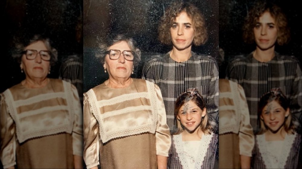 Mayim Bialik with her mother and grandmother as a girl