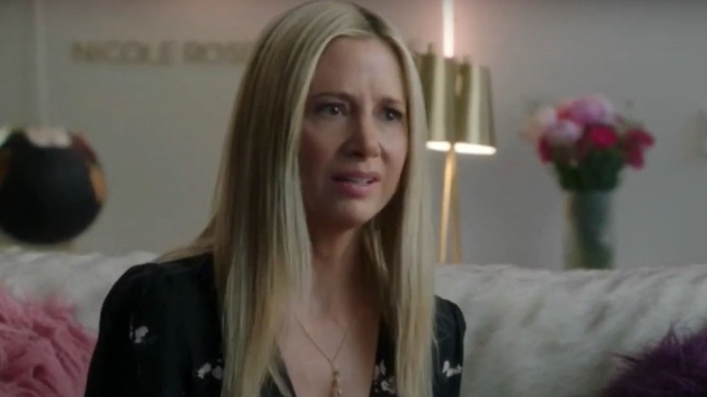 Mira Sorvino looking confused