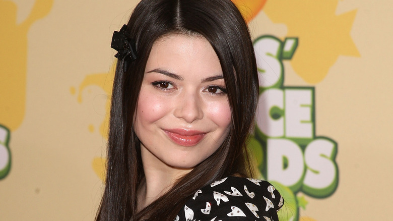 Miranda Cosgrove smiling