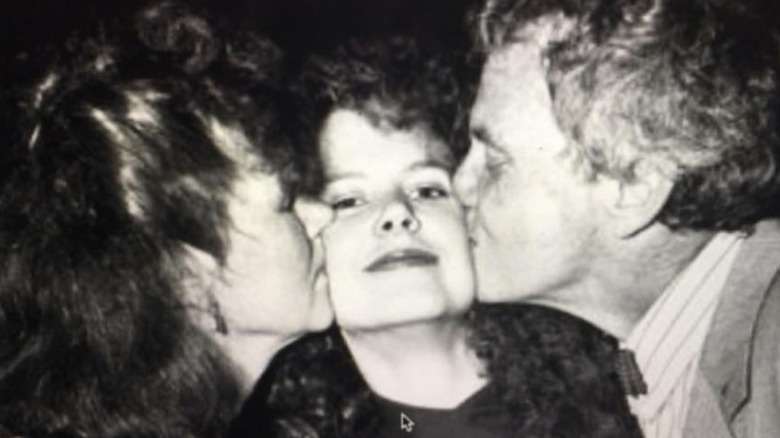 Nicole Kidman's parents kissing her