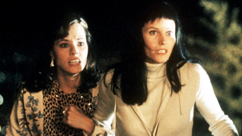 Parker Posey and Courteney Cox acting in Scream 3