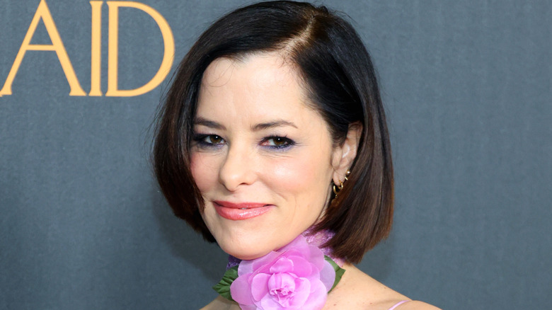 Parker Posey smiling at the premiere of Beau is Afraid